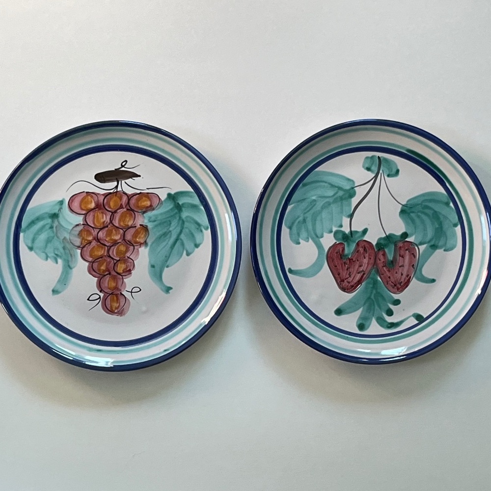 VTG VIETRI Buon Giorno Grapes & Strawberries Salad Plates (2)